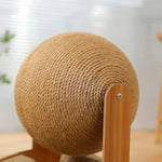 Griffoir Arc avec Balle en Sisal - MiaouDéco