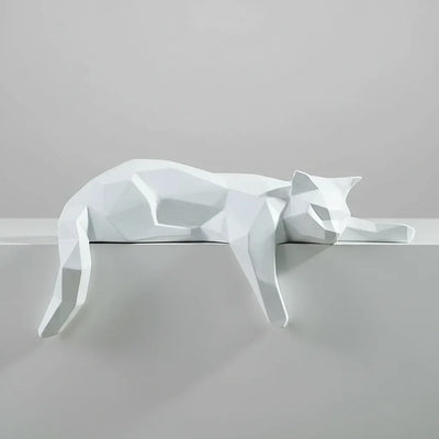Sculpture de chat allongé moderne