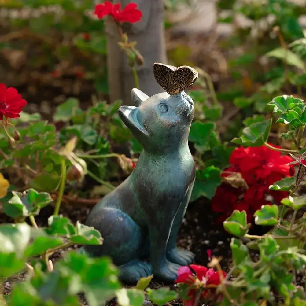 Statue jardin chat avec un papillon sur le nez - MiaouDéco