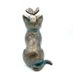 Statue jardin chat avec un papillon sur le nez - MiaouDéco