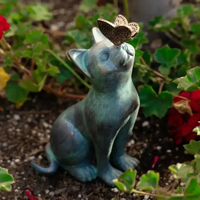 Statue jardin chat avec un papillon sur le nez - MiaouDéco